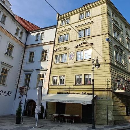 At The Blue Lion & Parking Assistance Praga Exterior foto