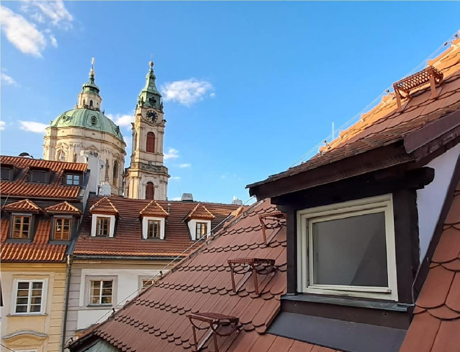 At The Blue Lion & Parking Assistance Praga Exterior foto